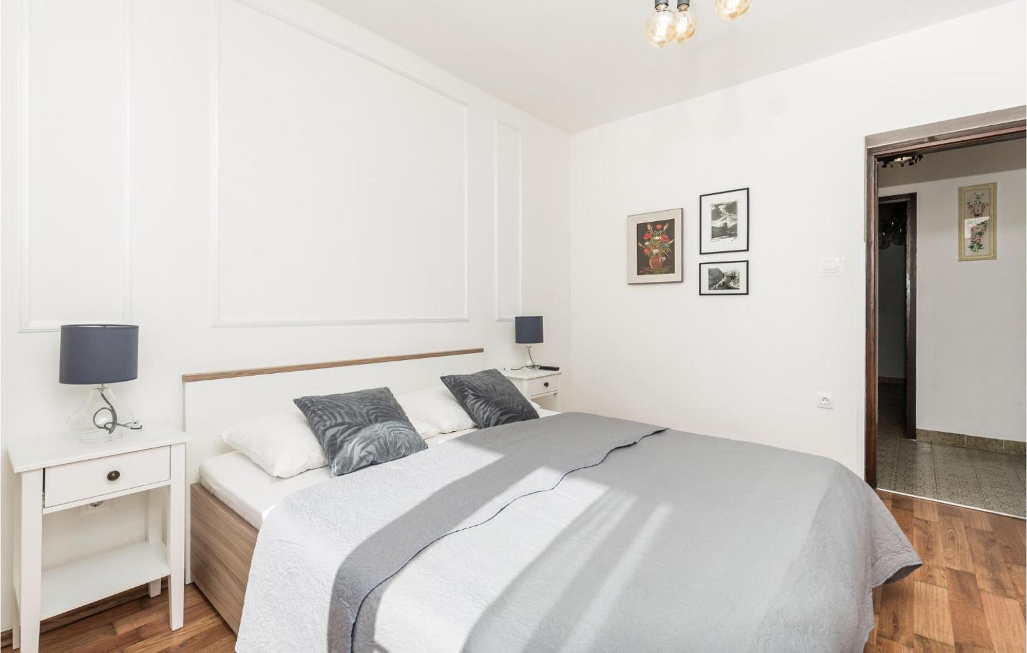 4 Bedroom Awesome Apartment In Sveti Juraj Extérieur photo