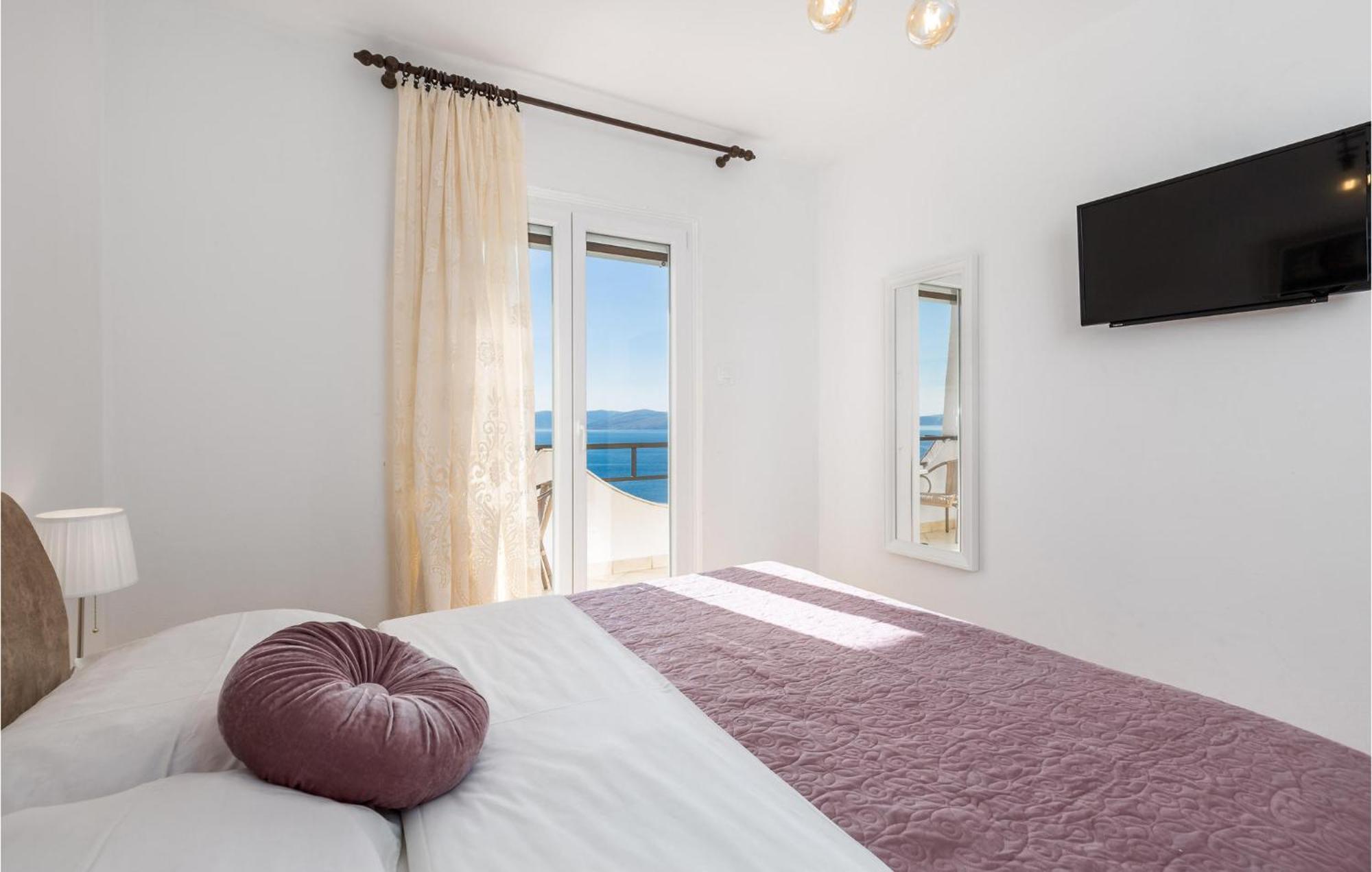 4 Bedroom Awesome Apartment In Sveti Juraj Extérieur photo
