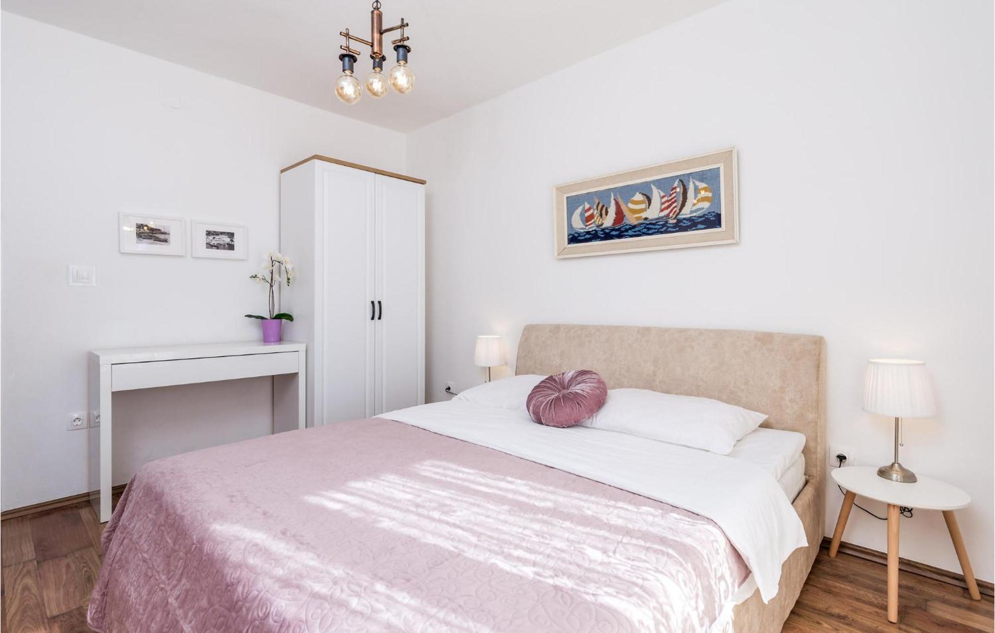 4 Bedroom Awesome Apartment In Sveti Juraj Extérieur photo