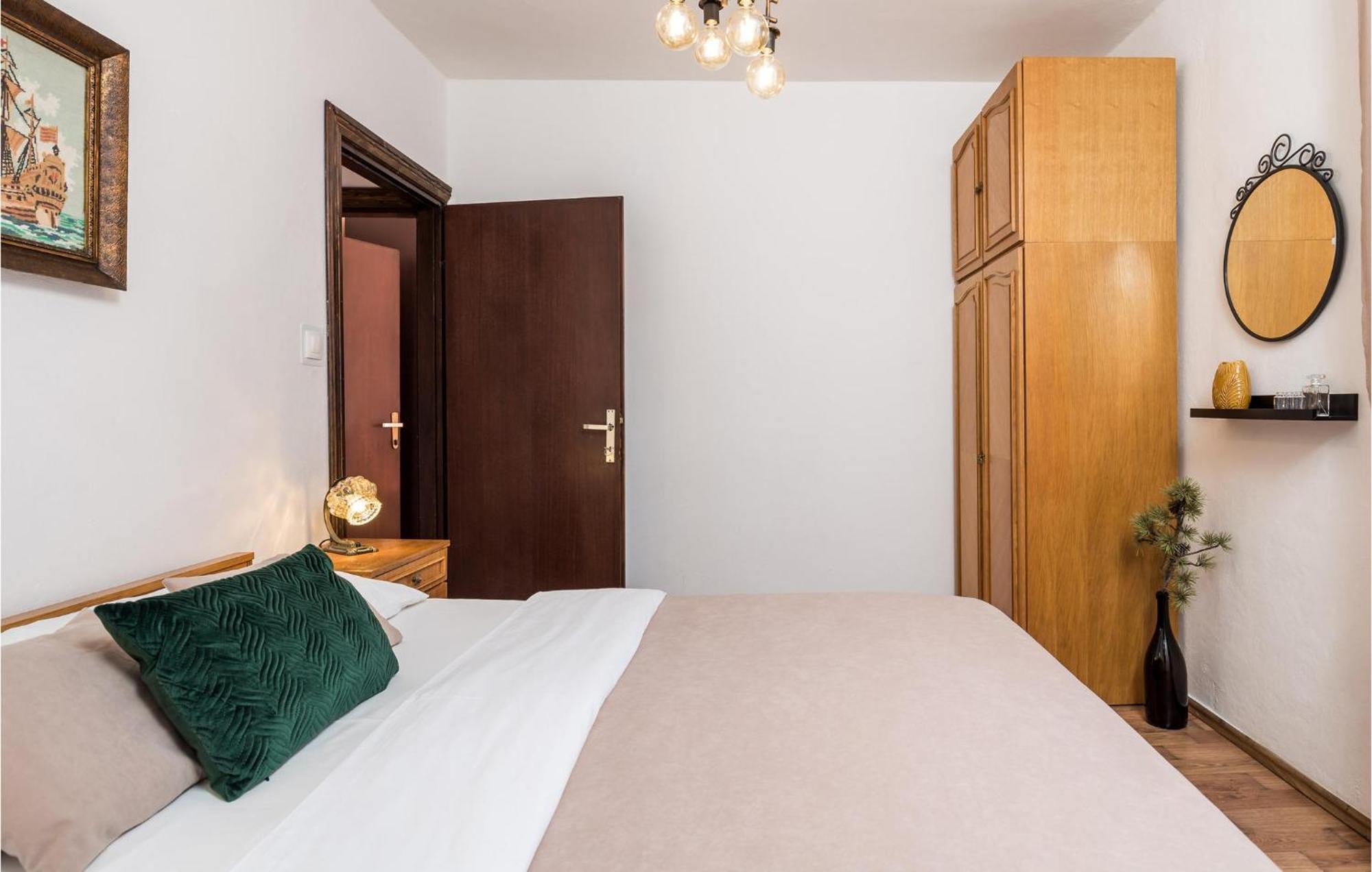 4 Bedroom Awesome Apartment In Sveti Juraj Extérieur photo