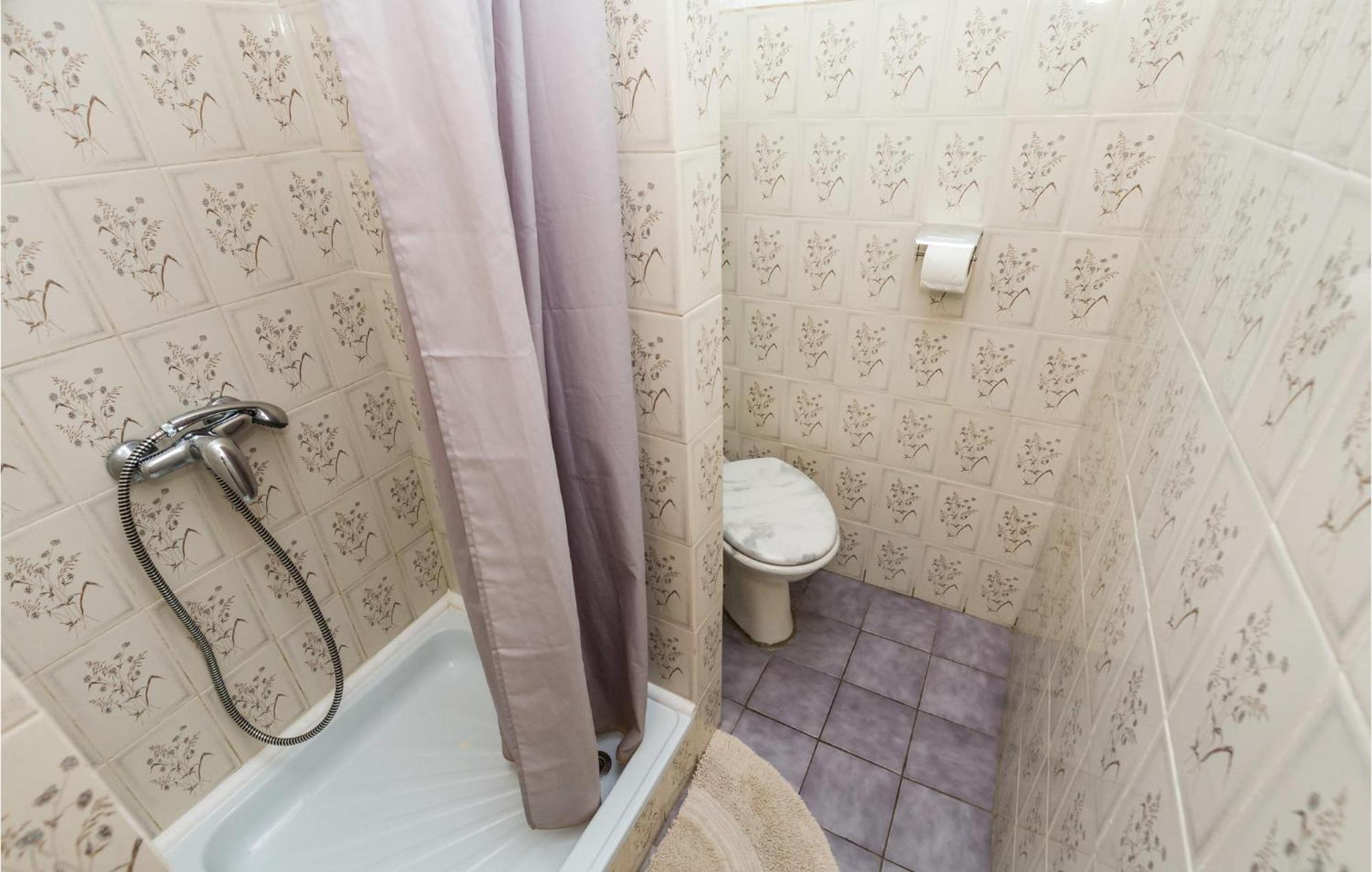 4 Bedroom Awesome Apartment In Sveti Juraj Extérieur photo