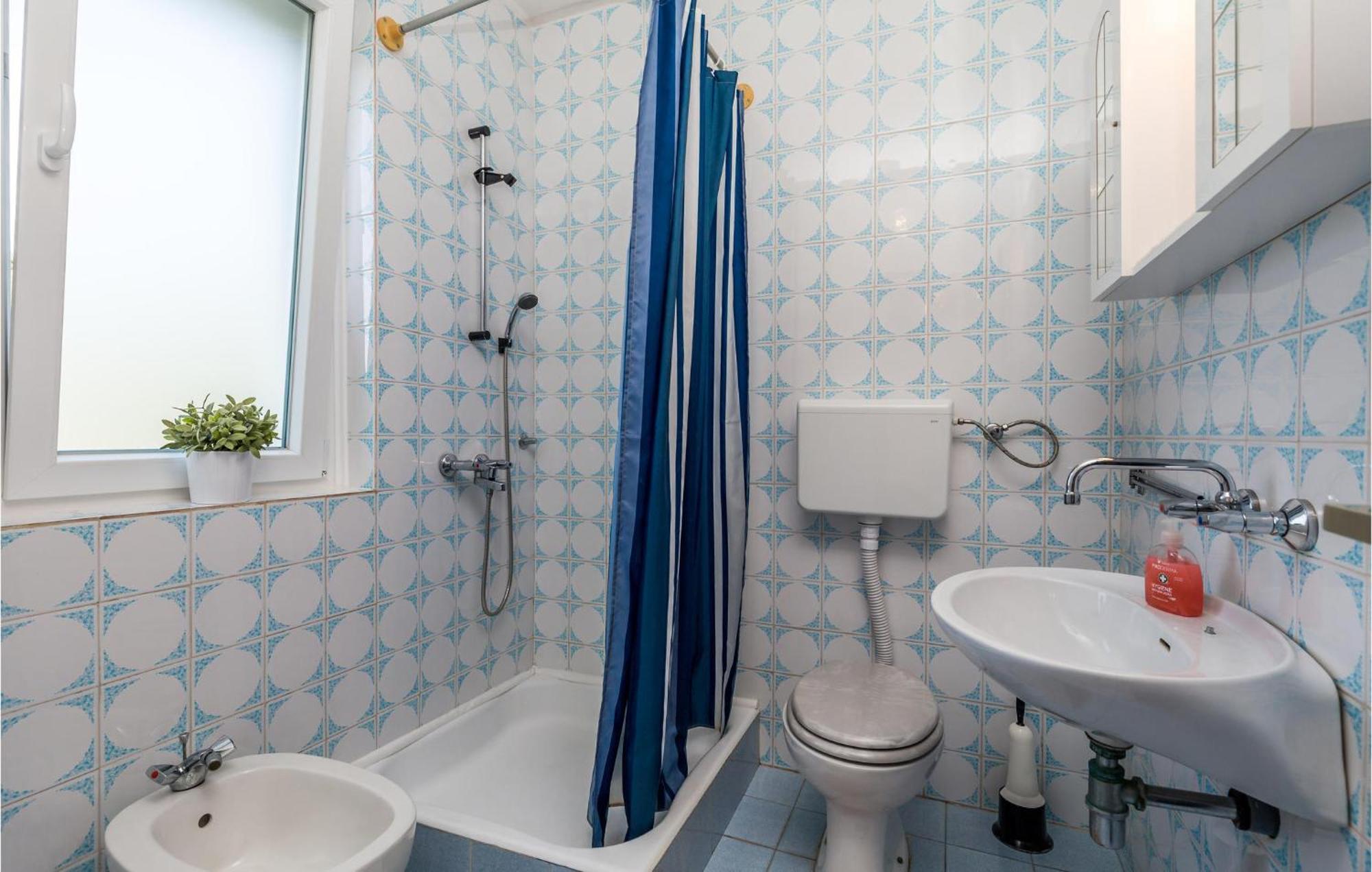 4 Bedroom Awesome Apartment In Sveti Juraj Extérieur photo