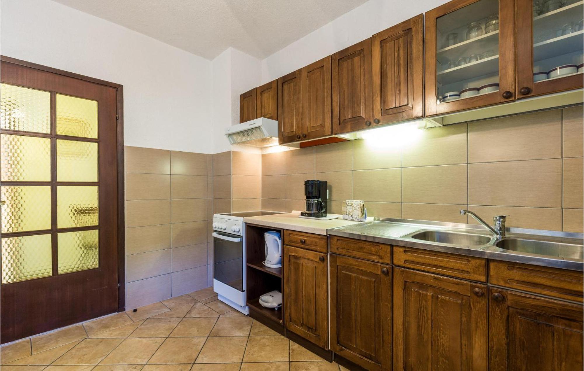 4 Bedroom Awesome Apartment In Sveti Juraj Extérieur photo