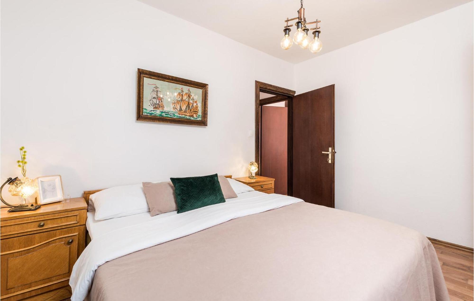 4 Bedroom Awesome Apartment In Sveti Juraj Extérieur photo